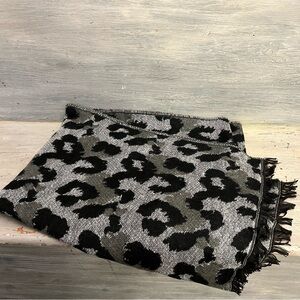 K.I.T. Accessories Black Grey Leopard Print Knit Wrap Scarf‎ Like New